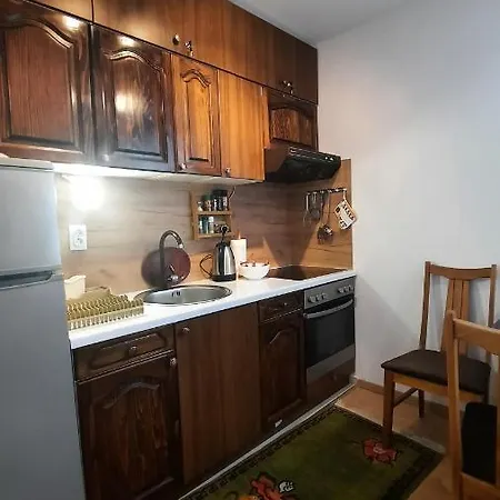 Jahor,apartman 14 -obucina Bare 22 *