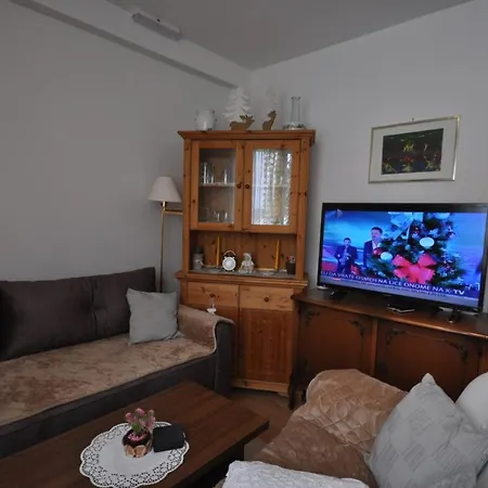 Jahor,apartman 14 -obucina Bare 22 *