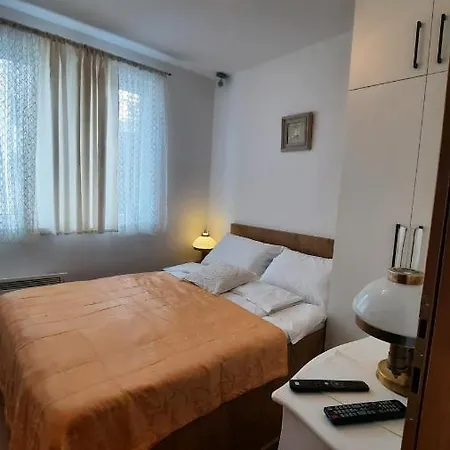 Jahor,apartman 14 -obucina Bare 22 *
