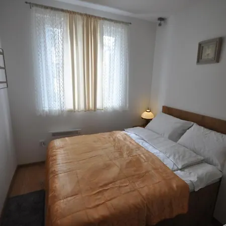 Jahor,apartman 14 -obucina Bare 22 * ياهورينا