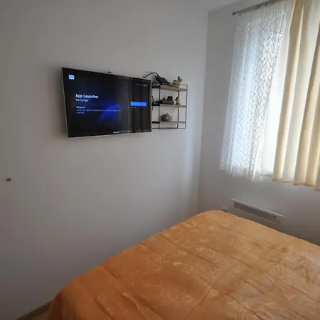 Jahor,apartman 14 -obucina Bare 22 *