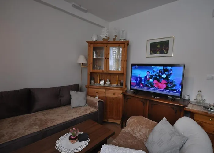 Jahor,apartman 14 -obucina Bare 22 *