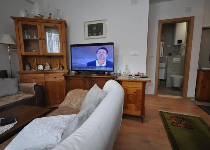 Jahor,apartman 14 -obucina Bare 22