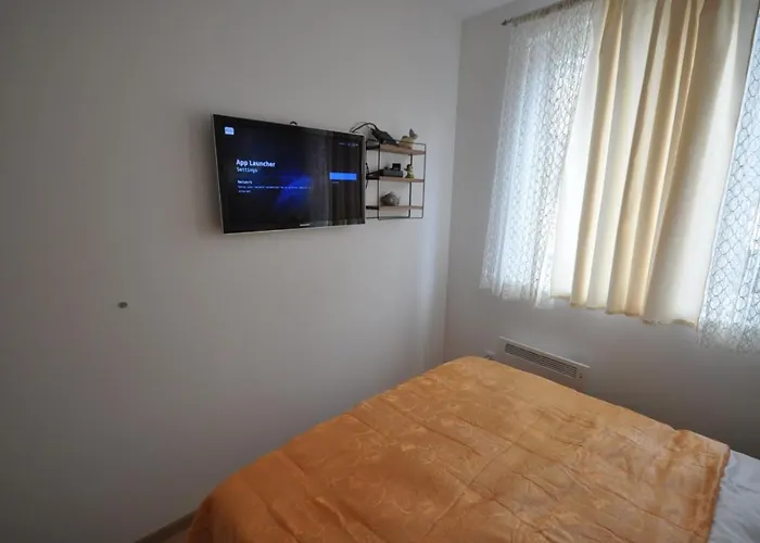 Jahor,apartman 14 -obucina Bare 22 *